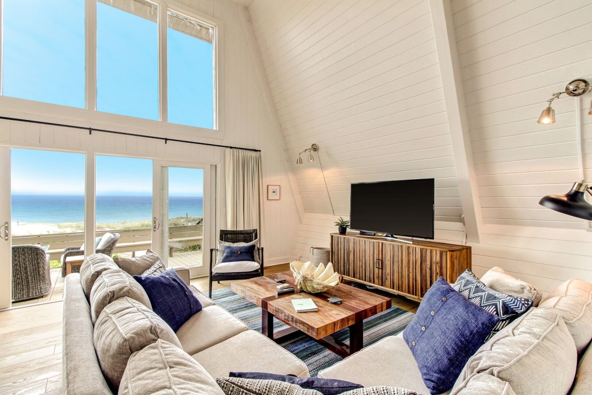 Living Room/Oceanview/TV